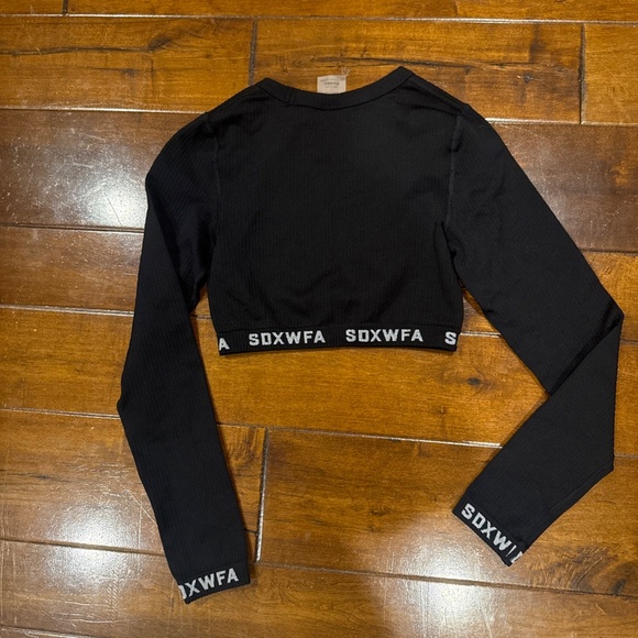 Sarah’s Day White Fox Women’s small black long sleeve ribbed crop - Picture 2 of 2